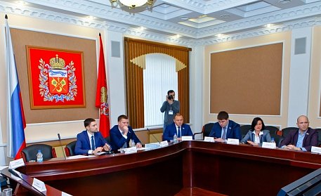 Молодые парламентарии обсудили законопроект о молодежной политике