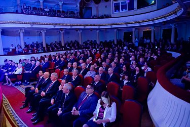 Олег Димов поздравил профсоюзных активистов