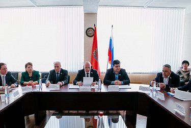 Совершенствуя областное законодательство