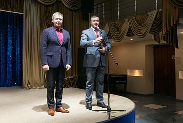 Олег Димов и Александр Трубников поздравили газовиков