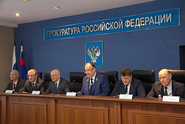 Сергей Грачев поздравил сотрудников и ветеранов органов прокуратуры