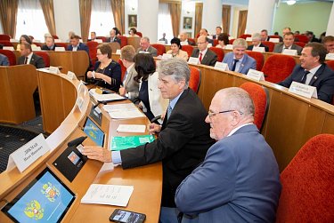 Оренбургские парламентарии рассмотрели более 30 вопросов