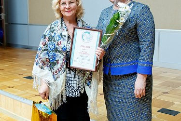 Награды победительницам конкурса «Женщина – героиня и созидательница»