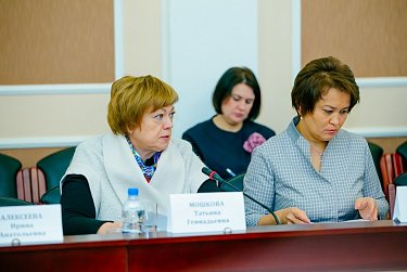 Поддержка семей с детьми, пожилых людей – основные направления соцполитики    