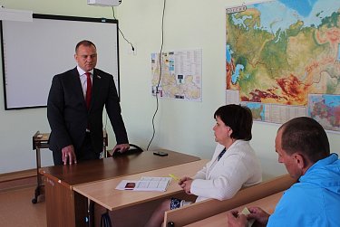 Автобус для сельской школы приобретут по программе социально значимых мероприятий Сергея Салмина