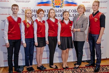 Парламент региона организовал экскурсию для старшеклассников 