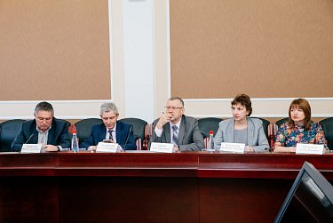 Комитет готовится к парламентской сессии
