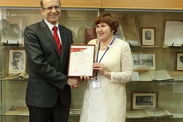 Депутаты Татьяна Иванова и Сергей Романенко побывали в архиве социально-политической истории