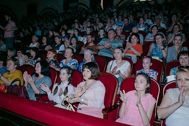 Символ Года театра прибыл в Оренбург