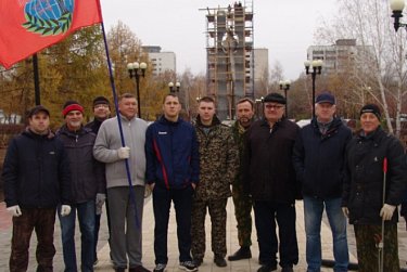 Субботник в парке им. 50-летия СССР собрал представителей ветеранских организаций