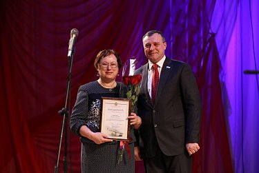 Олег Димов поздравил коллектив школы №34 областного центра