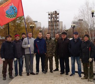 Субботник в парке им. 50-летия СССР собрал представителей ветеранских организаций