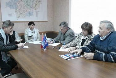 К депутату за помощью