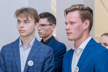 Студенты на экскурсии в областном парламенте