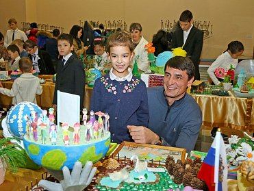 Награды юным конкурсантам от депутата Владимира Кияева
