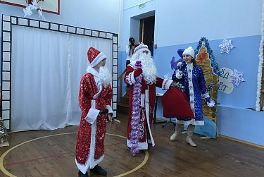 Новый год стучится в двери