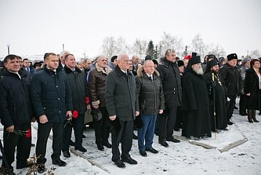 На открытии памятника прославленному земляку