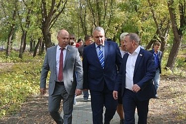 Аркадий Швецов: «Первостепенное внимание – школам и дошкольным учреждениям»