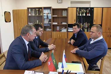 Сергей Салмин и Роман Романенко побывали в поселке Колтубановский 