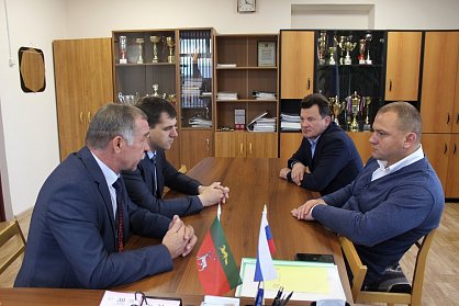Сергей Салмин и Роман Романенко побывали в поселке Колтубановский
