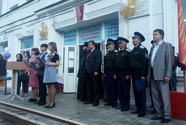 Выпускники прощаются со школой