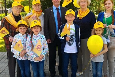 Владимир Фролов поздравил маленьких оренбуржцев