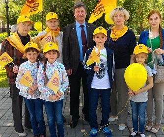 Владимир Фролов поздравил маленьких оренбуржцев