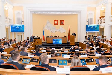 Губернатор отчитался перед депутатами Заксобрания