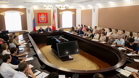 Аппарат Законодательного Собрания отчитался o работе