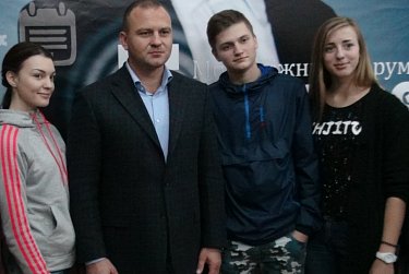 Сергей Салмин: «Молодежь Оренбуржья достойно представляет регион на российских и международных конкурсах, успешно реализуя свои таланты в сфере искусства»