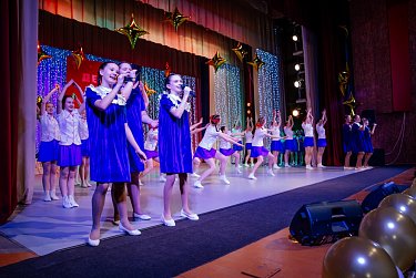 Депутаты наградили юных исследователей – участников конкурса «Дебют»