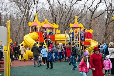 В Орске открыли обновленный парк Строителей