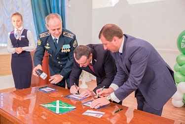 Олег Димов поздравил работников таможенной службы