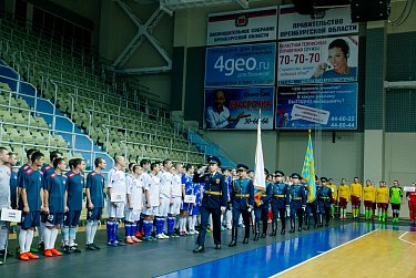 На спортивной площадке - представители ВКС