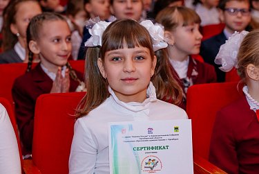 Депутаты наградили юных исследователей – участников конкурса «Дебют»