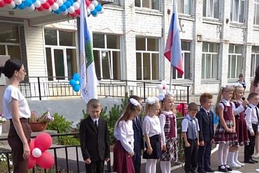 Депутаты Заксобрания пошли в школы