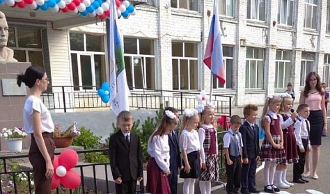 Депутаты Заксобрания пошли в школы