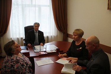 Депутат решает проблемы жителей