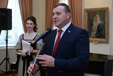 Олег Димов вручил премии имени Петра Рычкова литераторам Оренбуржья