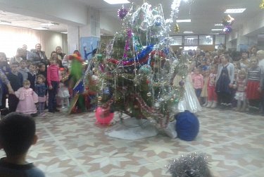 Депутат поздравил малышей