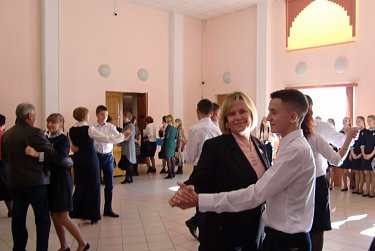  Депутаты поздравили оренбургских учителей с профессиональным праздником