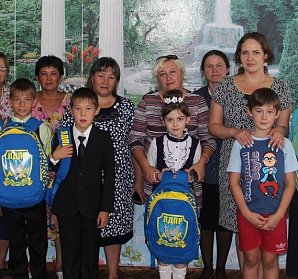 Татьяна Иванова вручила ранцы и школьные принадлежности 