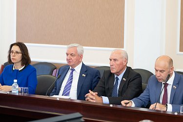 В областном парламенте приступят к рассмотрению бюджета