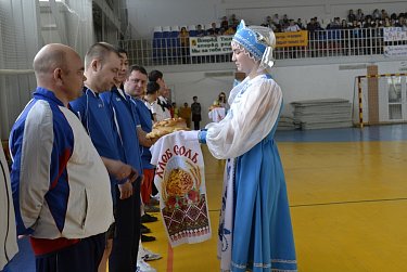 На спортивных площадках – муниципальные служащие