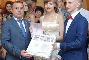 Орчане в День города получали подарки