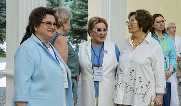 На «Большом женсовете» обсудили вопросы демографии и семьи