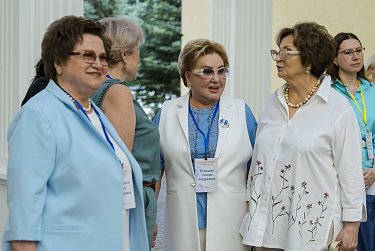 На «Большом женсовете» обсудили вопросы демографии и семьи