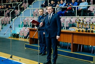 На спортивной площадке - представители ВКС