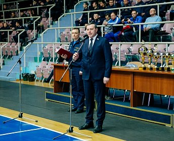 На спортивной площадке - представители ВКС
