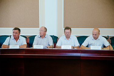 Депутаты обсудили вопросы сбыта сельхозпродукции